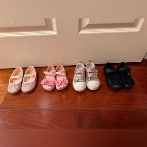 Girl’s shoes in assorted sizes and colors!🌸🌼